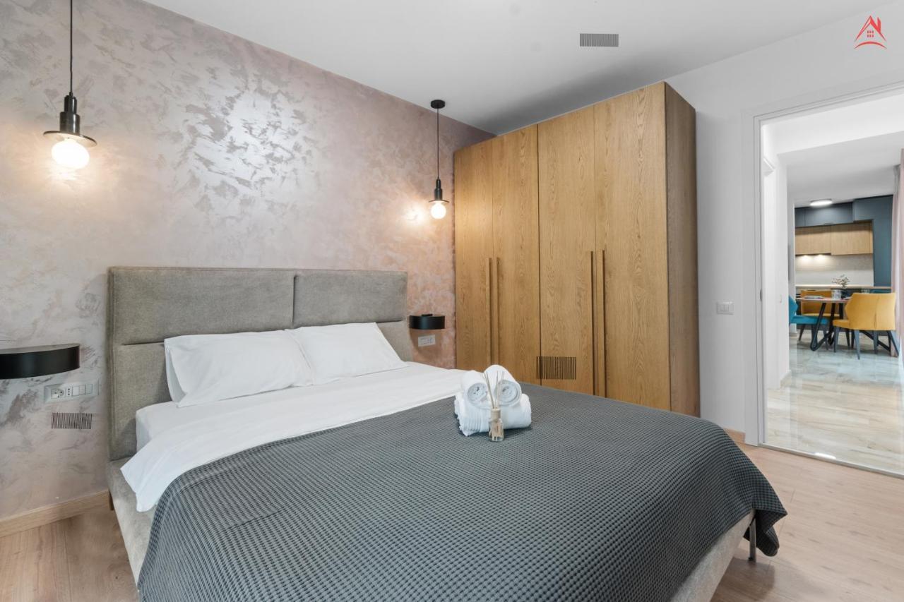 Apartament Opera Residence - Cismigiu, Eroilor, Free Private Parking Bukarest Eksteriør billede