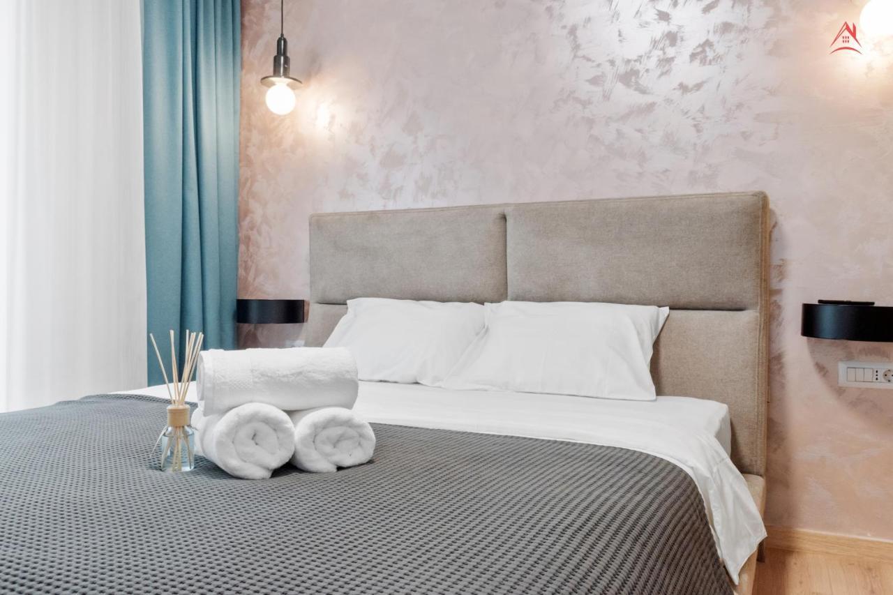 Apartament Opera Residence - Cismigiu, Eroilor, Free Private Parking Bukarest Eksteriør billede