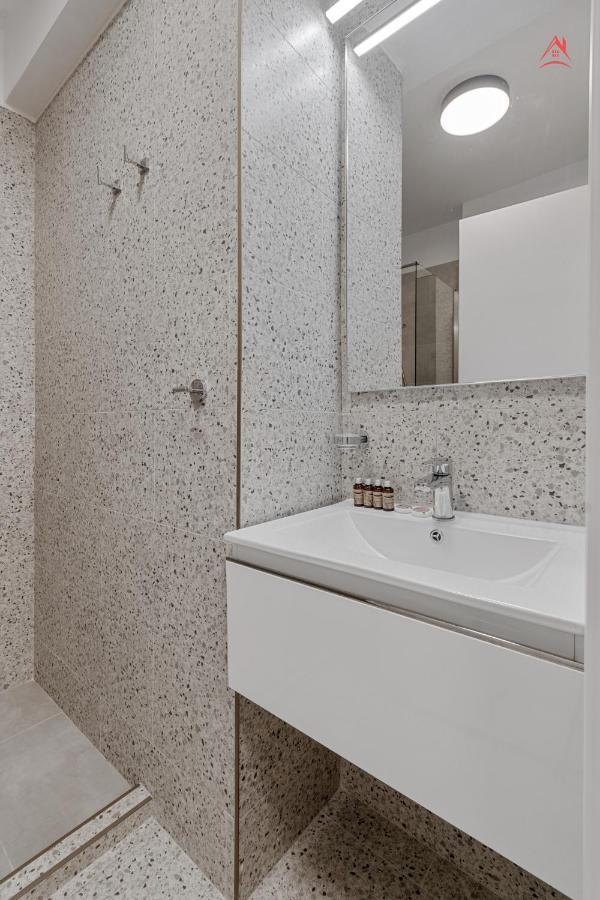 Apartament Opera Residence - Cismigiu, Eroilor, Free Private Parking Bukarest Eksteriør billede